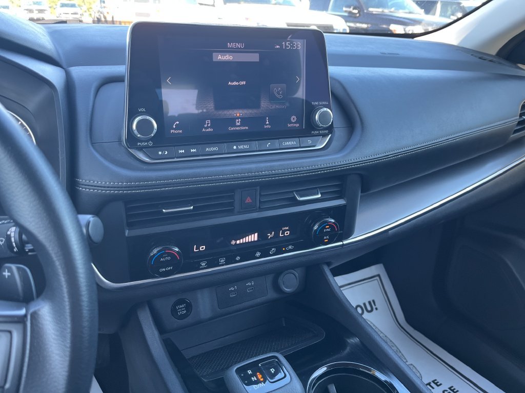 Used 2024 Gray Nissan SV image 17