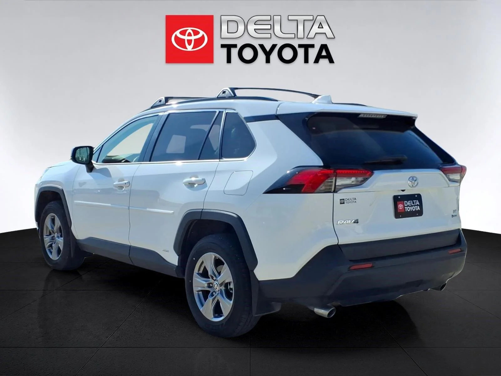 Used 2025 Ice Cap Toyota Hybrid LE image 3