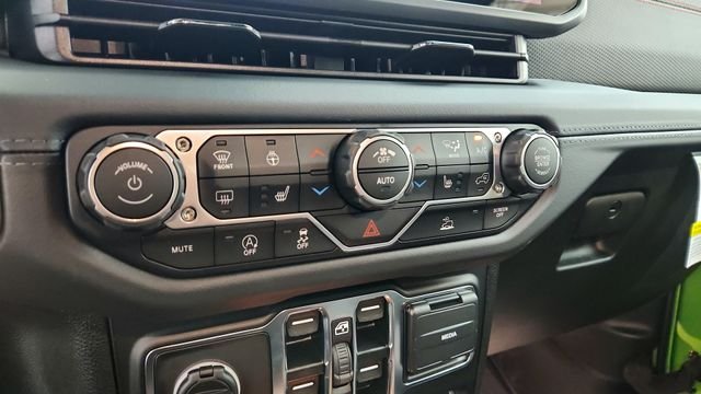 2025 Jeep Wrangler 4-Door Rubicon - Photo 17