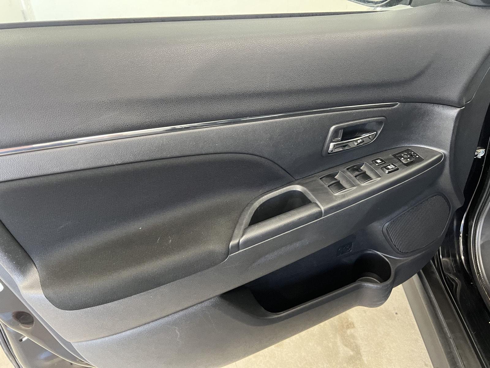 2025 Mitsubishi Outlander Sport ES - Photo 17