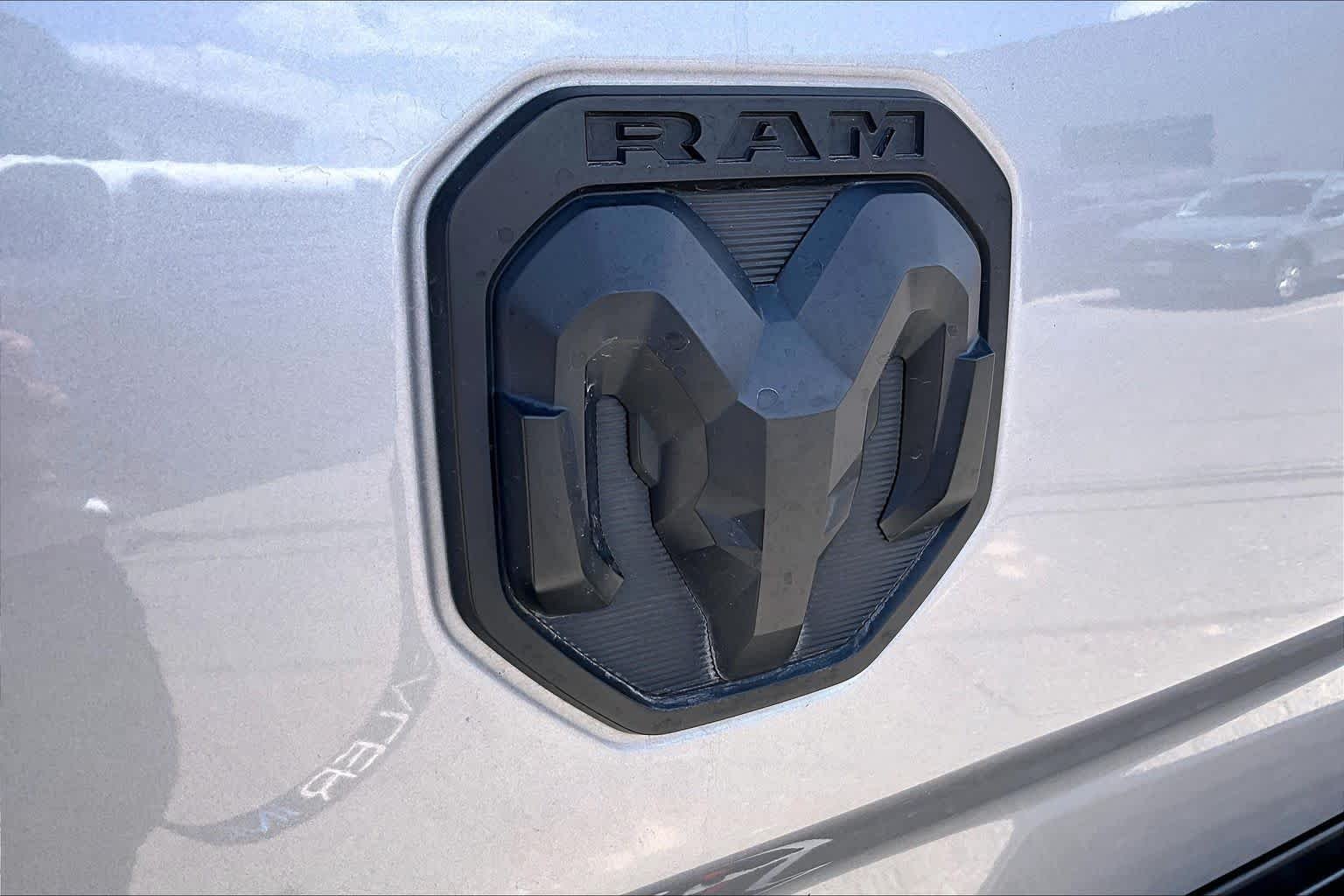 Used 2024 Billet Silver Metallic Clearcoat Ram Laramie image 30