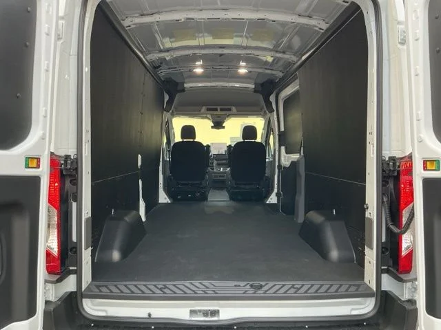 New 2026 Oxford White Ford Base image 8