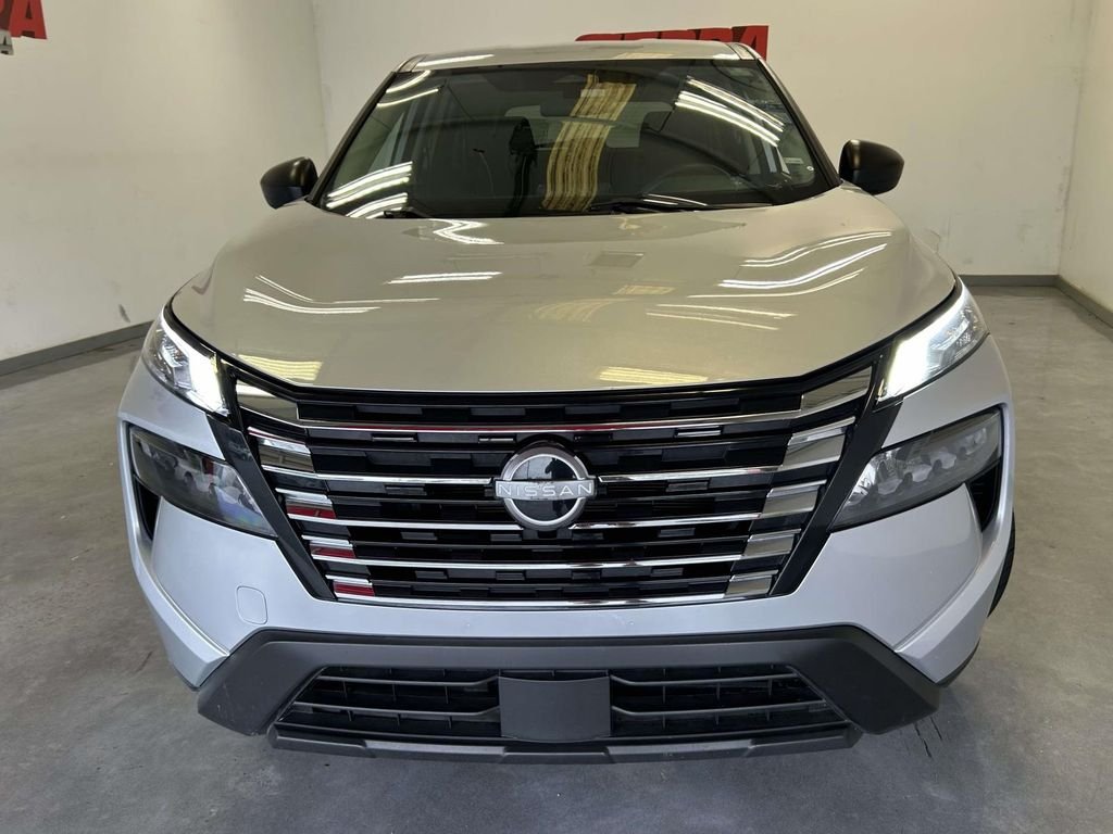 Used 2024 Silver Nissan S image 8