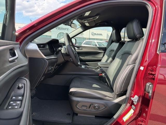 New 2026 Velvet Red Pearl-Coat Exterior Paint Jeep Laredo image 9