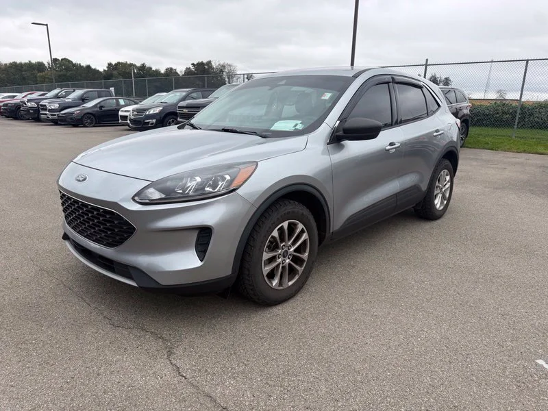 Used 2022 Silver Ford SE image 2