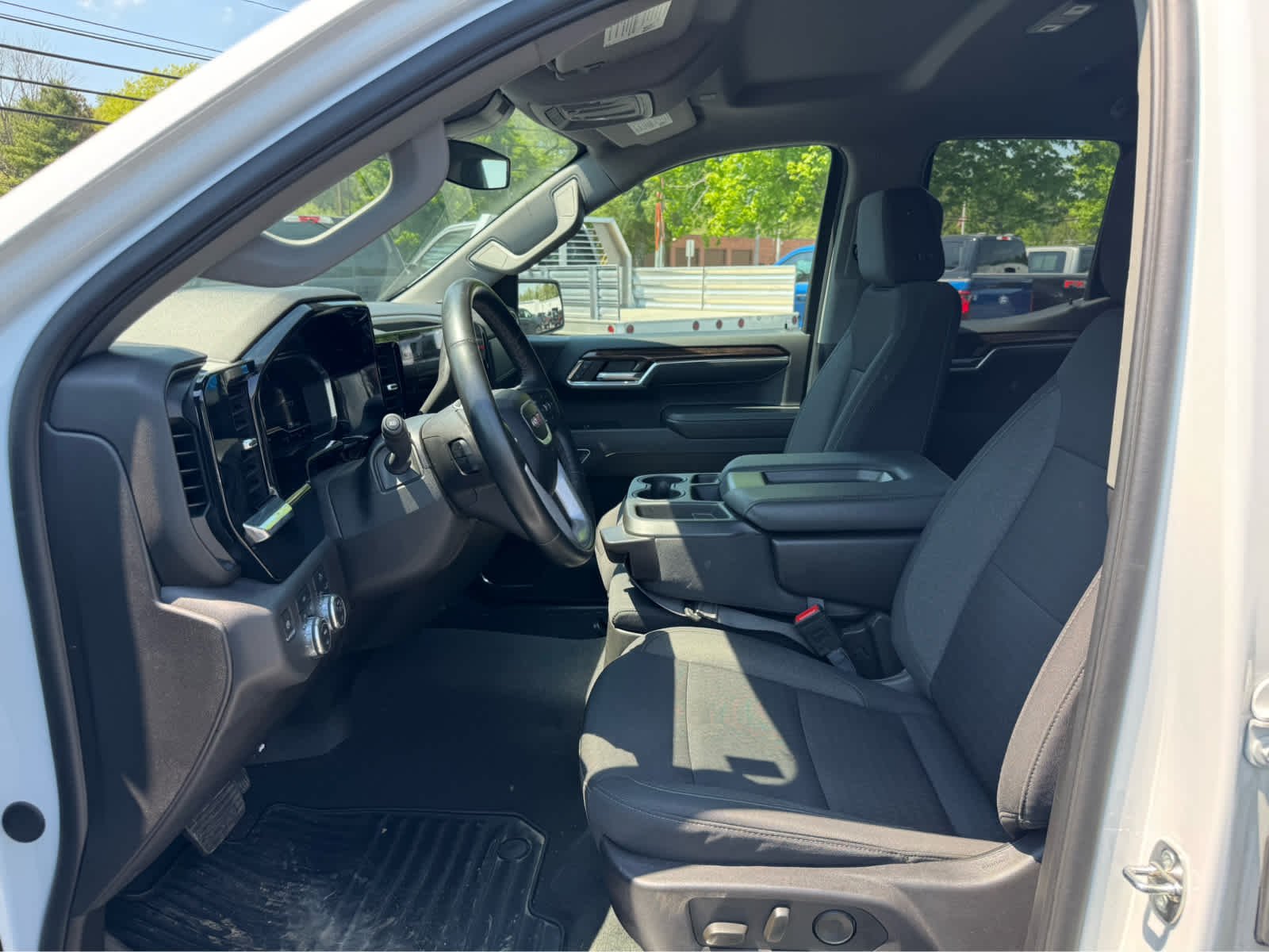 Used 2024 Summit White GMC Elevation image 10