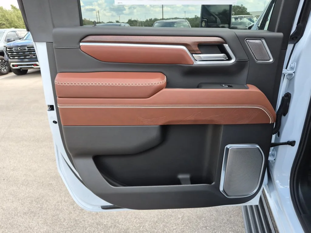New 2026 Glacier White Tricoat GMC Denali Ultimate image 32