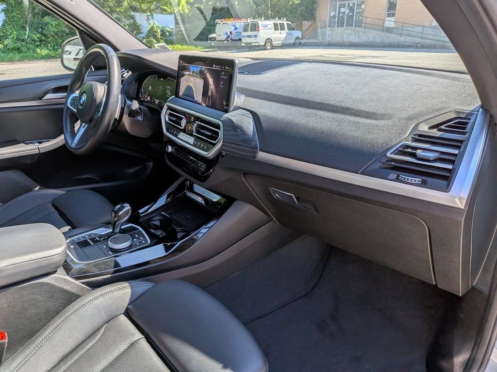Used 2024 Gray BMW xDrive30i image 30