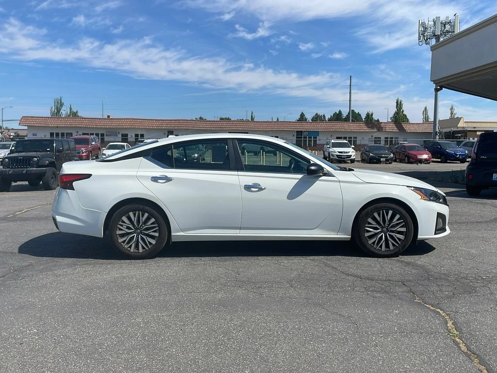 2025 Nissan Altima SV - Photo 8