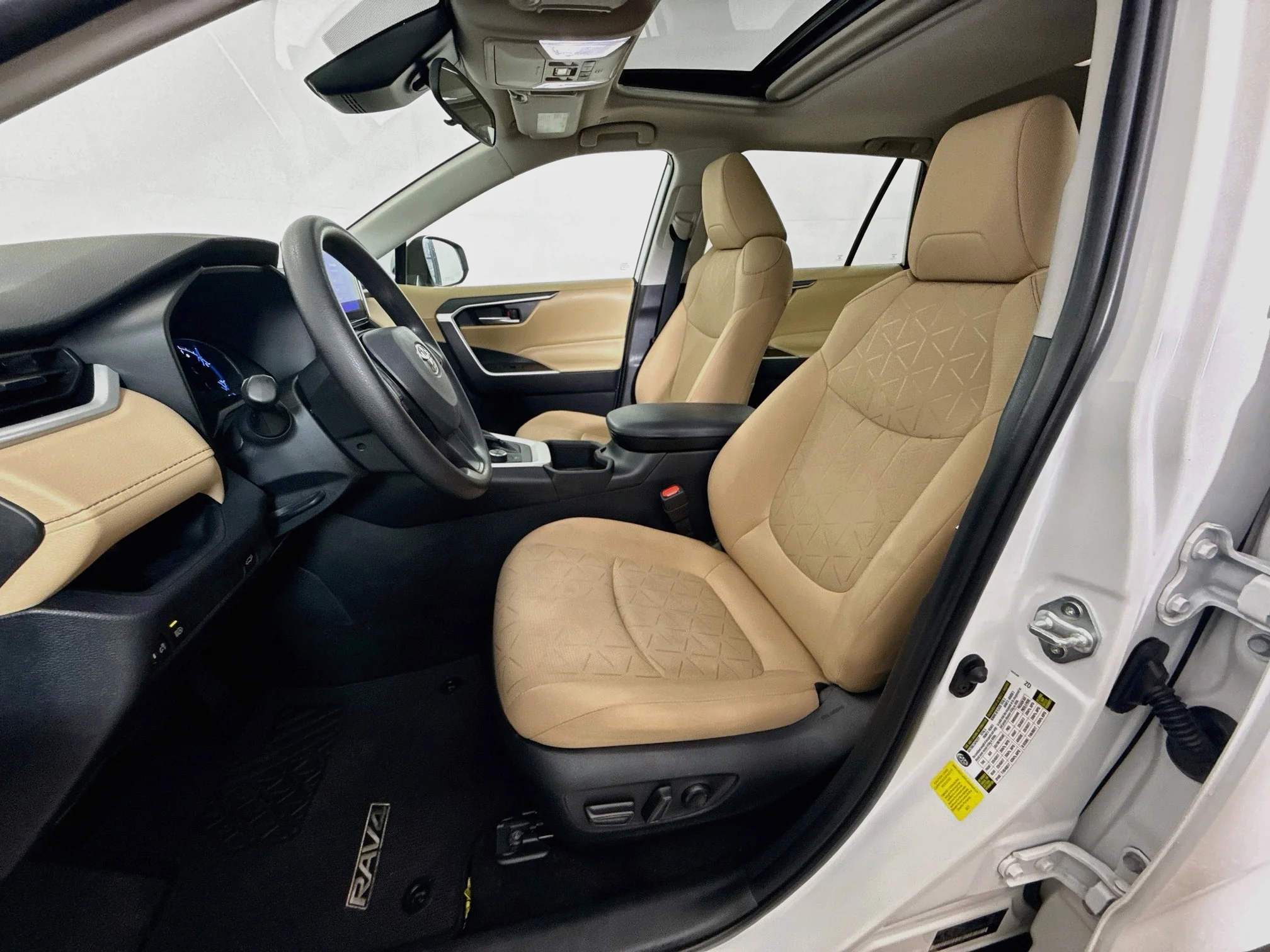 Certified Used 2023 Ice Cap Toyota Hybrid XLE image 19