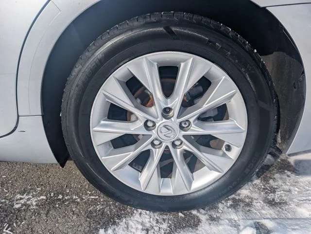 Used 2013 Silver Lexus 300h image 27