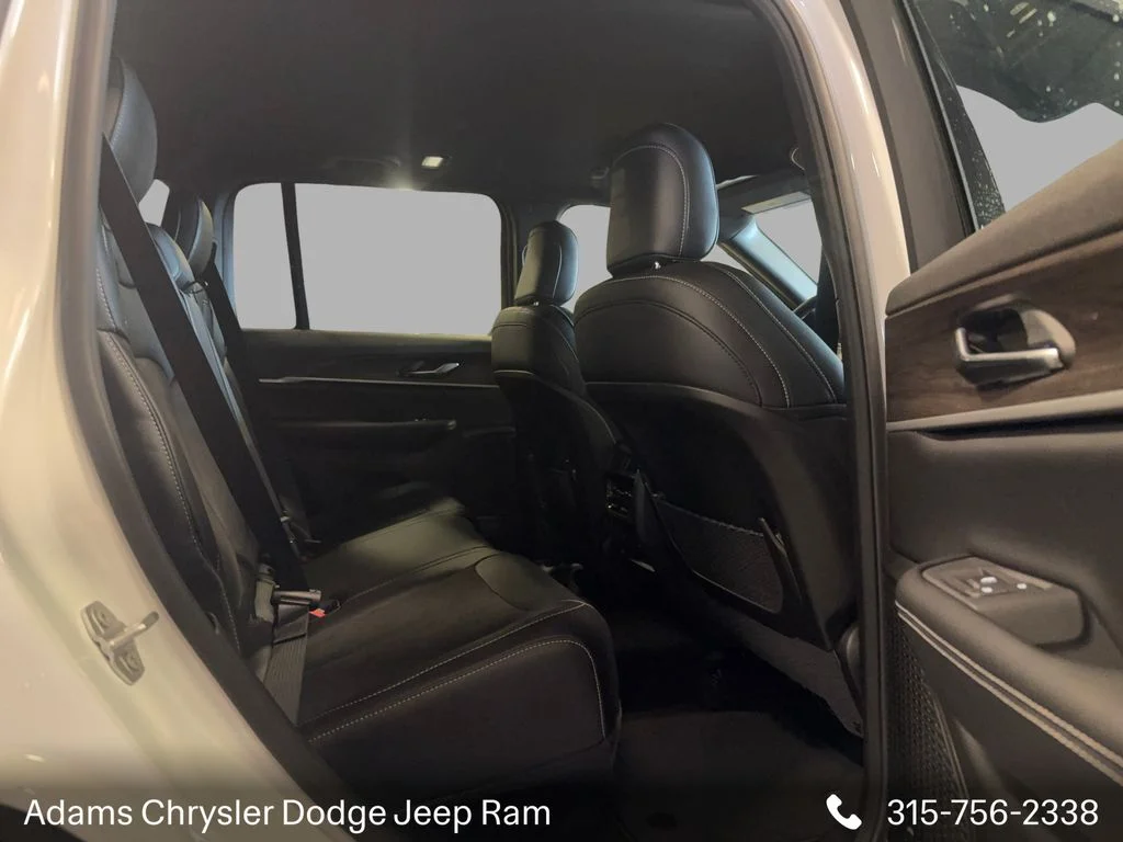 New 2026 Bright White Clear-Coat Exterior Paint Jeep Altitude image 11