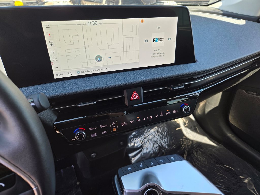 Used 2023 Gray Kia Wind image 18