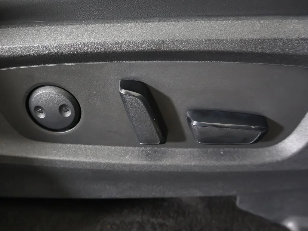 Used 2023 Titanium INFINITI LUXE image 37