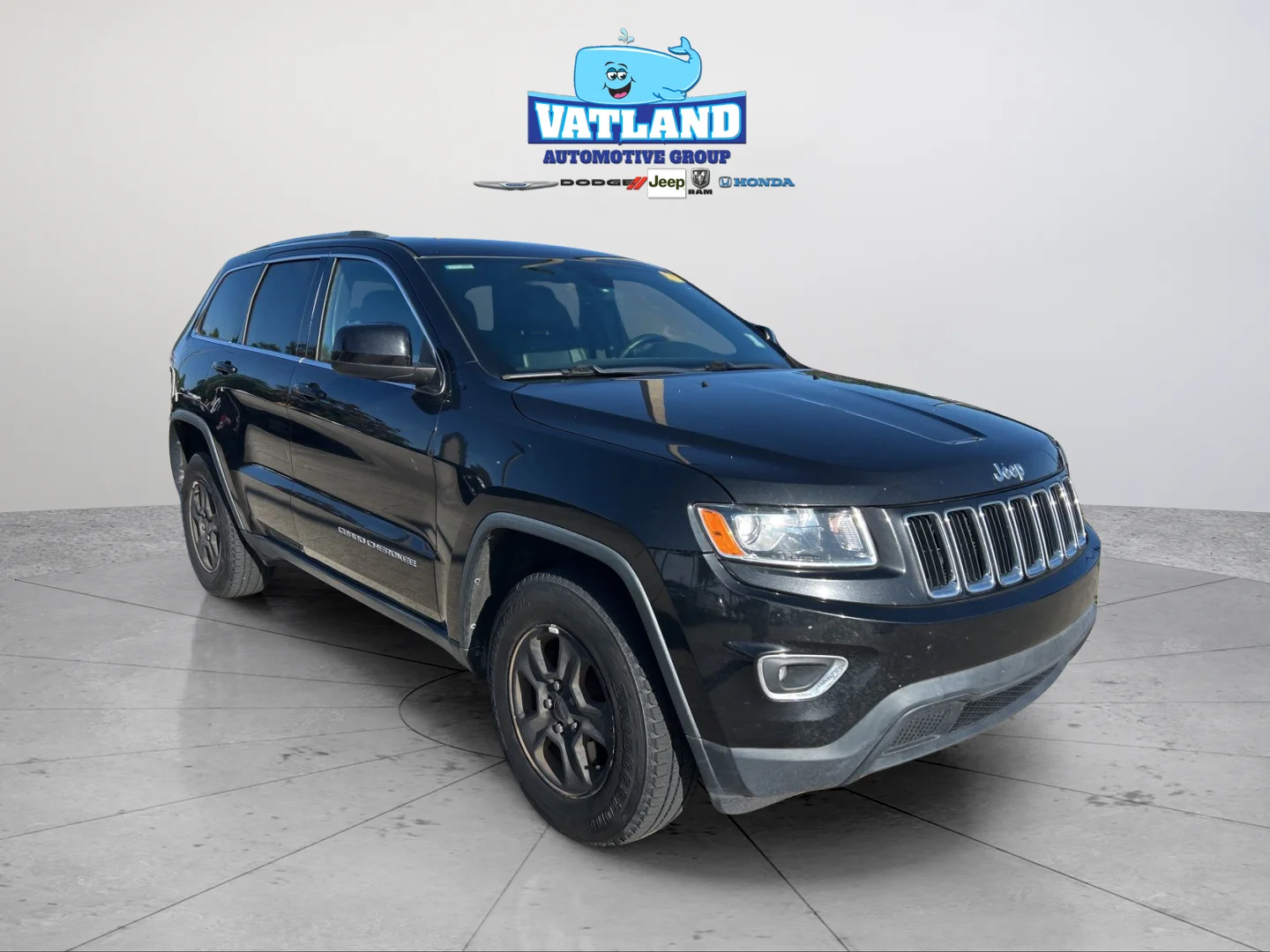 Used 2016 Brilliant Black Crystal Pearlcoat Jeep Laredo image 22
