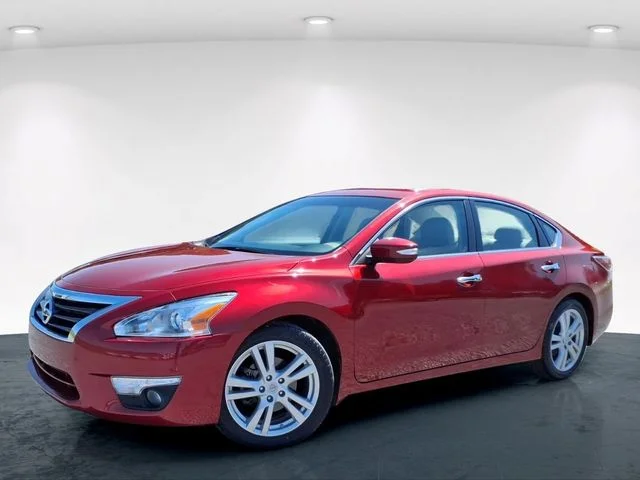 Used 2015 Red Nissan 3.5 SL image 2