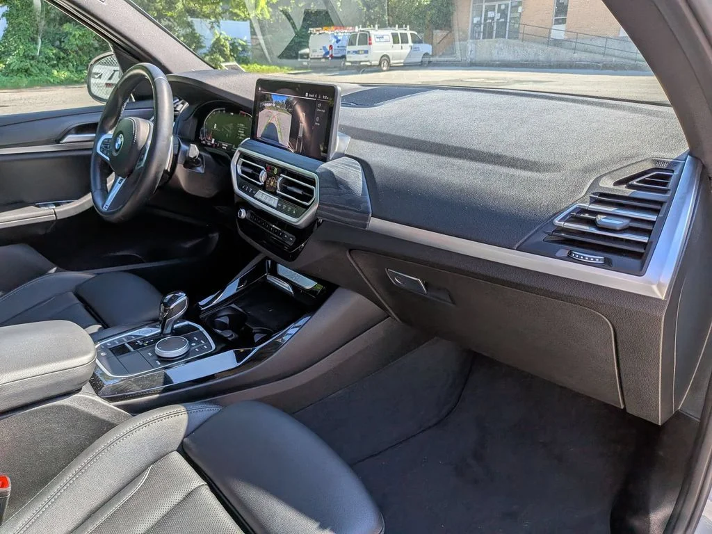 Used 2024 Gray BMW xDrive30i image 30