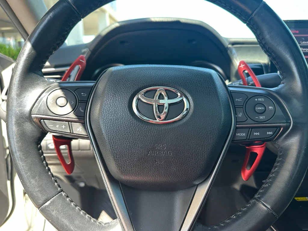 Used 2022  Toyota XSE V6 image 17