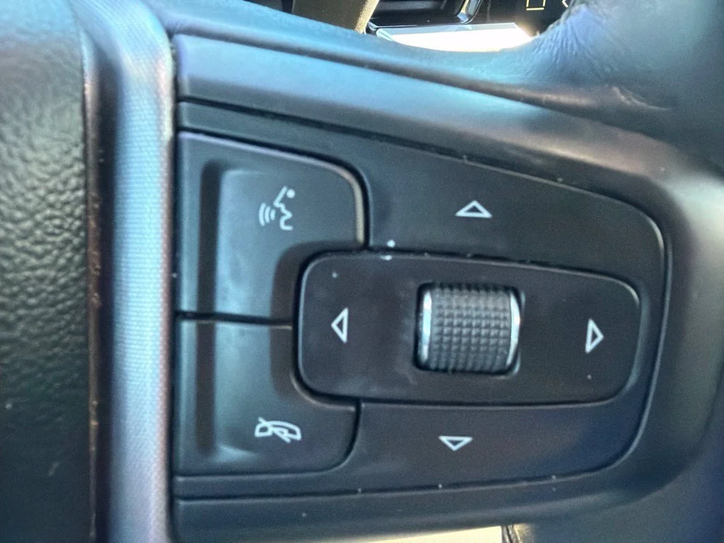 Used 2022 ONYX BLACK GMC SLE image 11