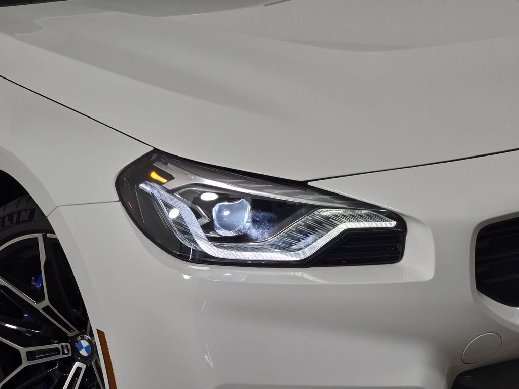 Used 2025 Alpine White BMW  image 33