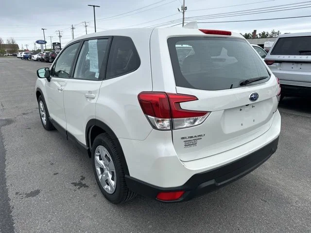 Used 2022 White Subaru Base image 4