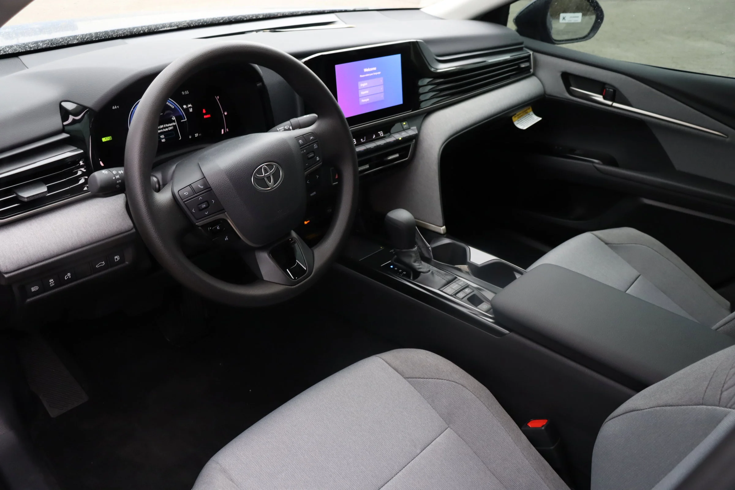 2026 Toyota Camry LE - Photo 9