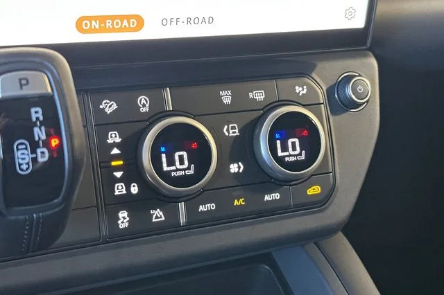New 2026 Santorini Black Land Rover X-Dynamic SE image 20