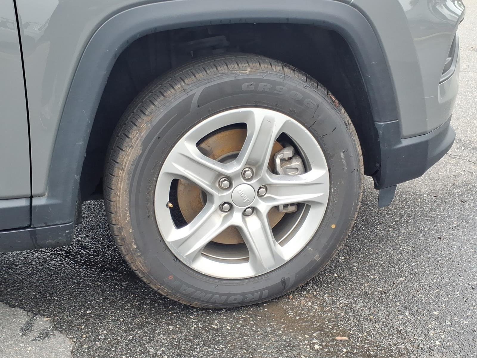 Used 2024 Sting-Gray Clearcoat Jeep Latitude image 11