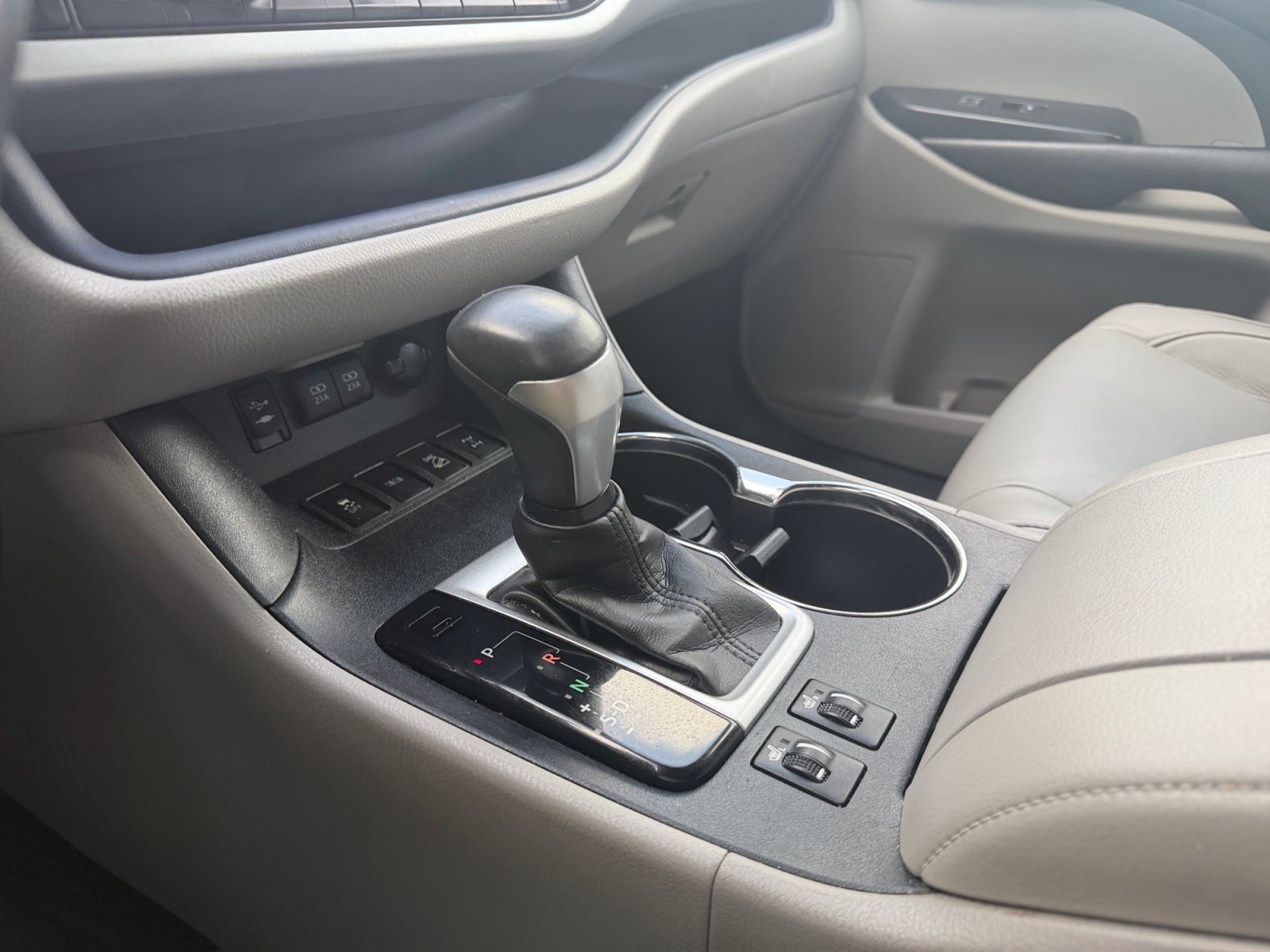 Used 2017 Blizzard Pearl Toyota XLE image 23