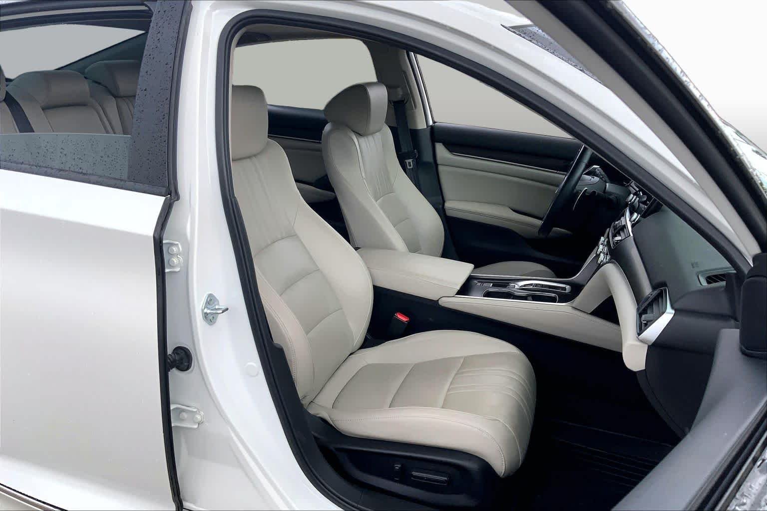 Used 2022 Platinum White Pearl Honda Touring image 8