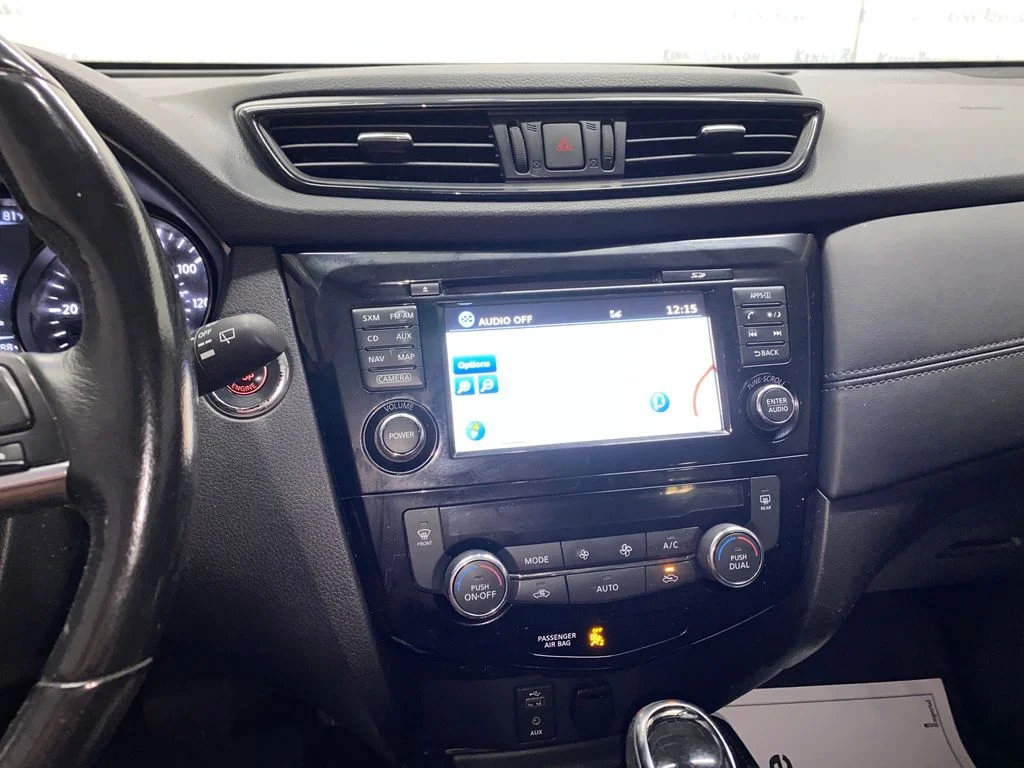 Used 2017 Silver Nissan SL image 20
