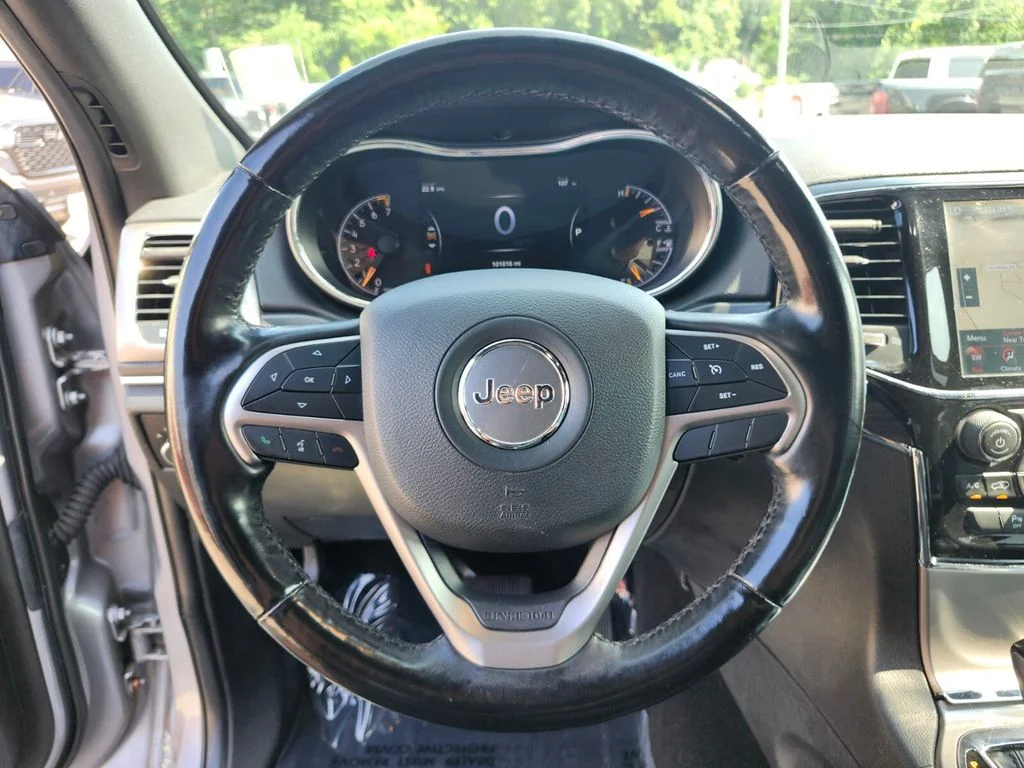 Used 2020 Silver Jeep Limited image 28