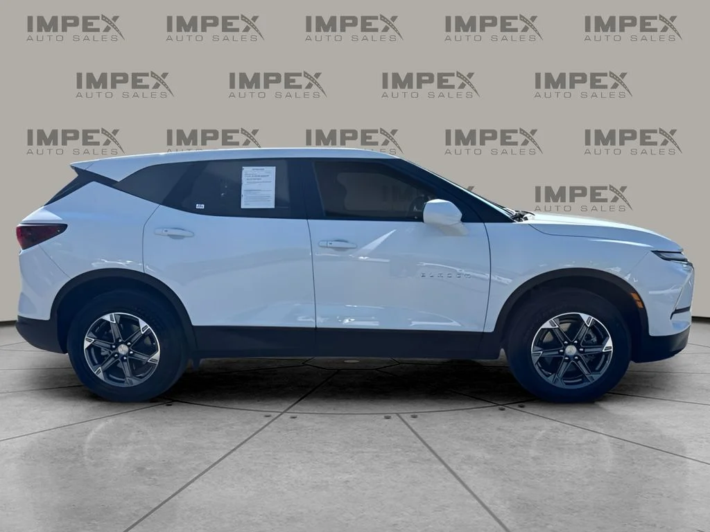 Used 2025 White Chevrolet LT image 6