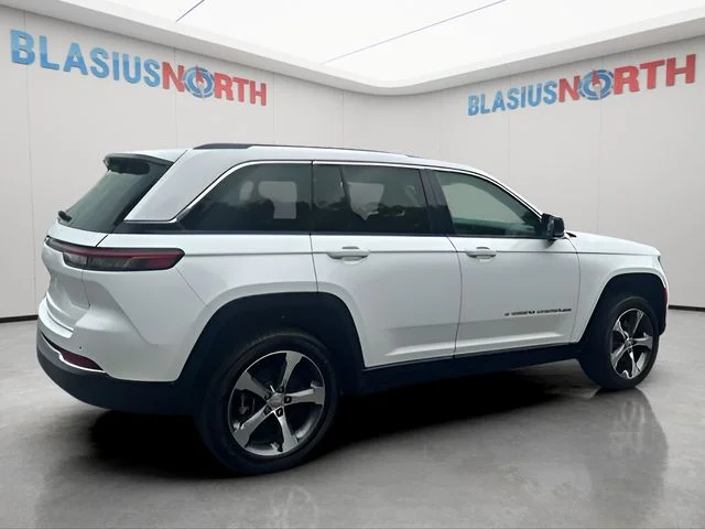 Used 2022 White Jeep 4xe image 4
