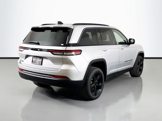 New 2026 Silver Zynith Exterior Paint Jeep Limited image 7