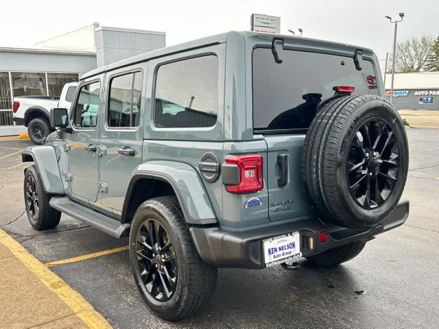Used 2025 Gray Jeep Sahara 4xe image 7