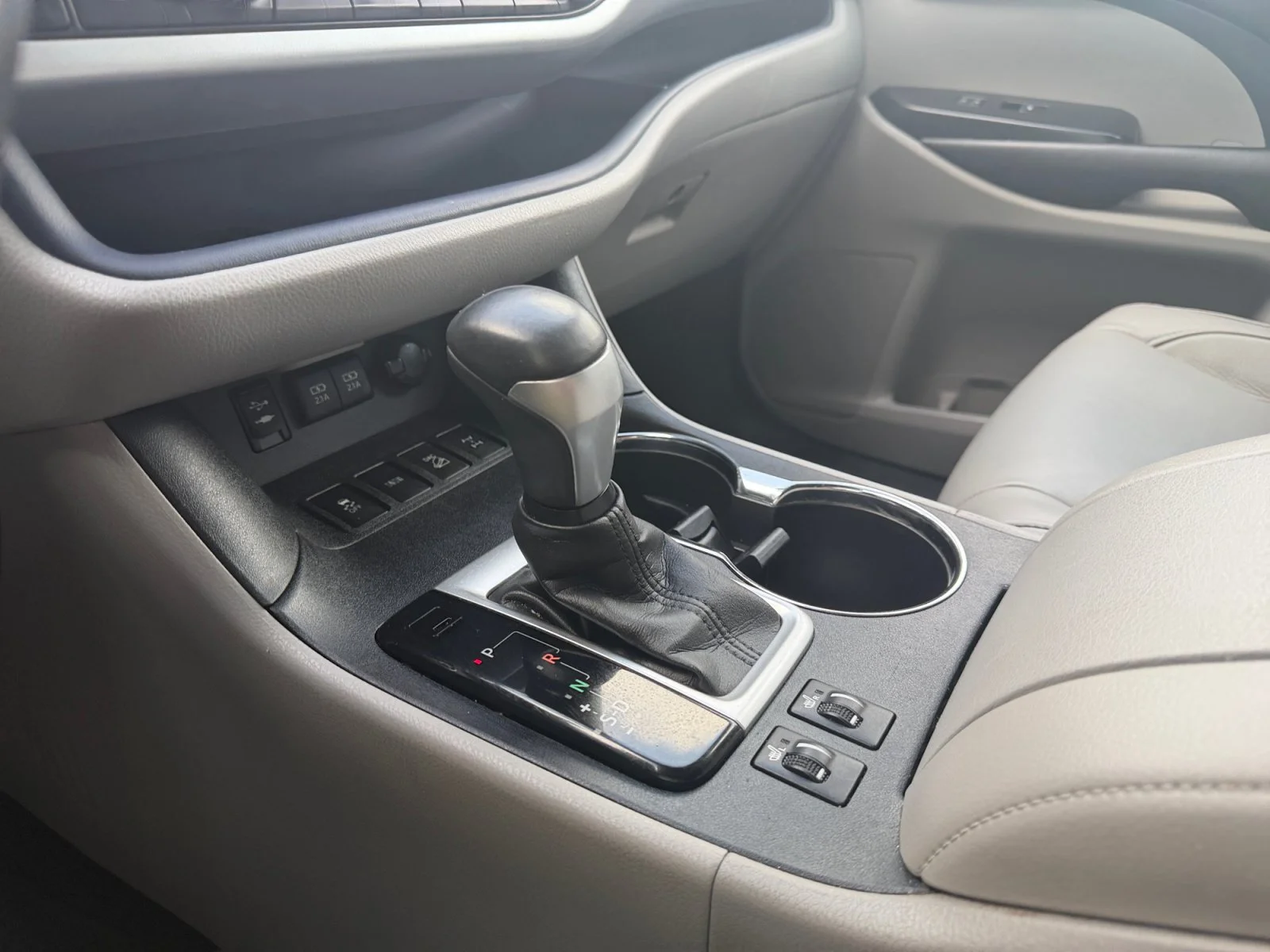 Used 2017 Blizzard Pearl Toyota XLE image 23
