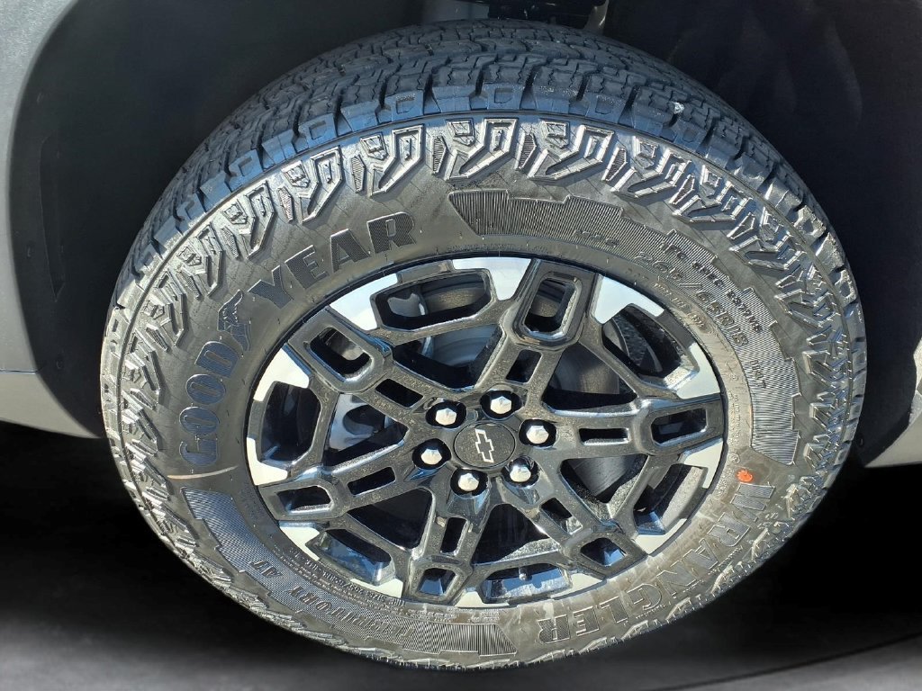 2027 Chevrolet Traverse Z71 - Photo 11