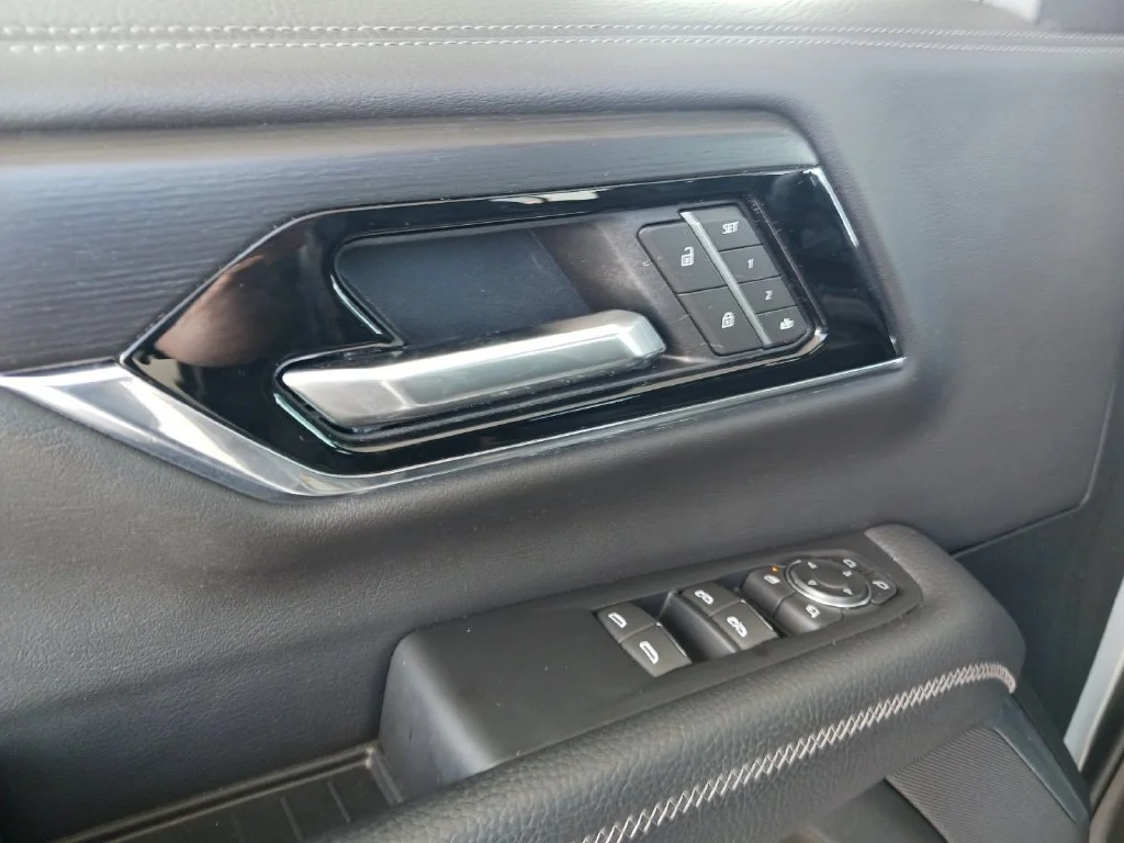 Used 2025 Sterling Metallic GMC Denali image 32