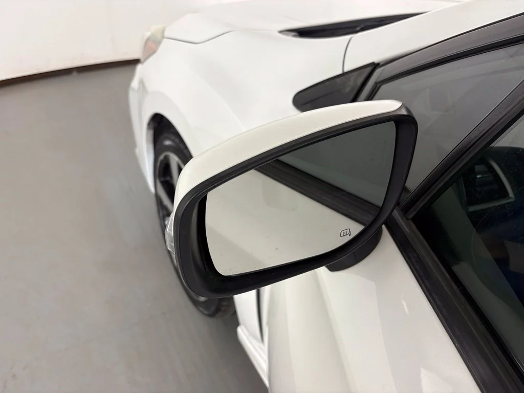 Used 2019 White Subaru 2.0i Sport image 16