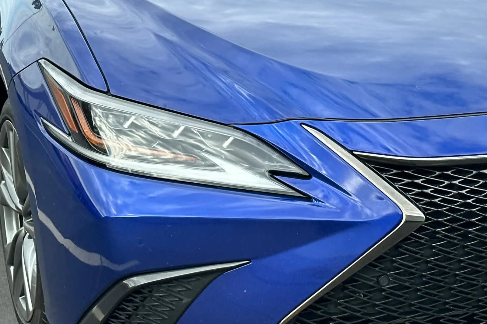 Used 2019 Ultrasonic Blue Mica 2.0 Lexus F SPORT image 8