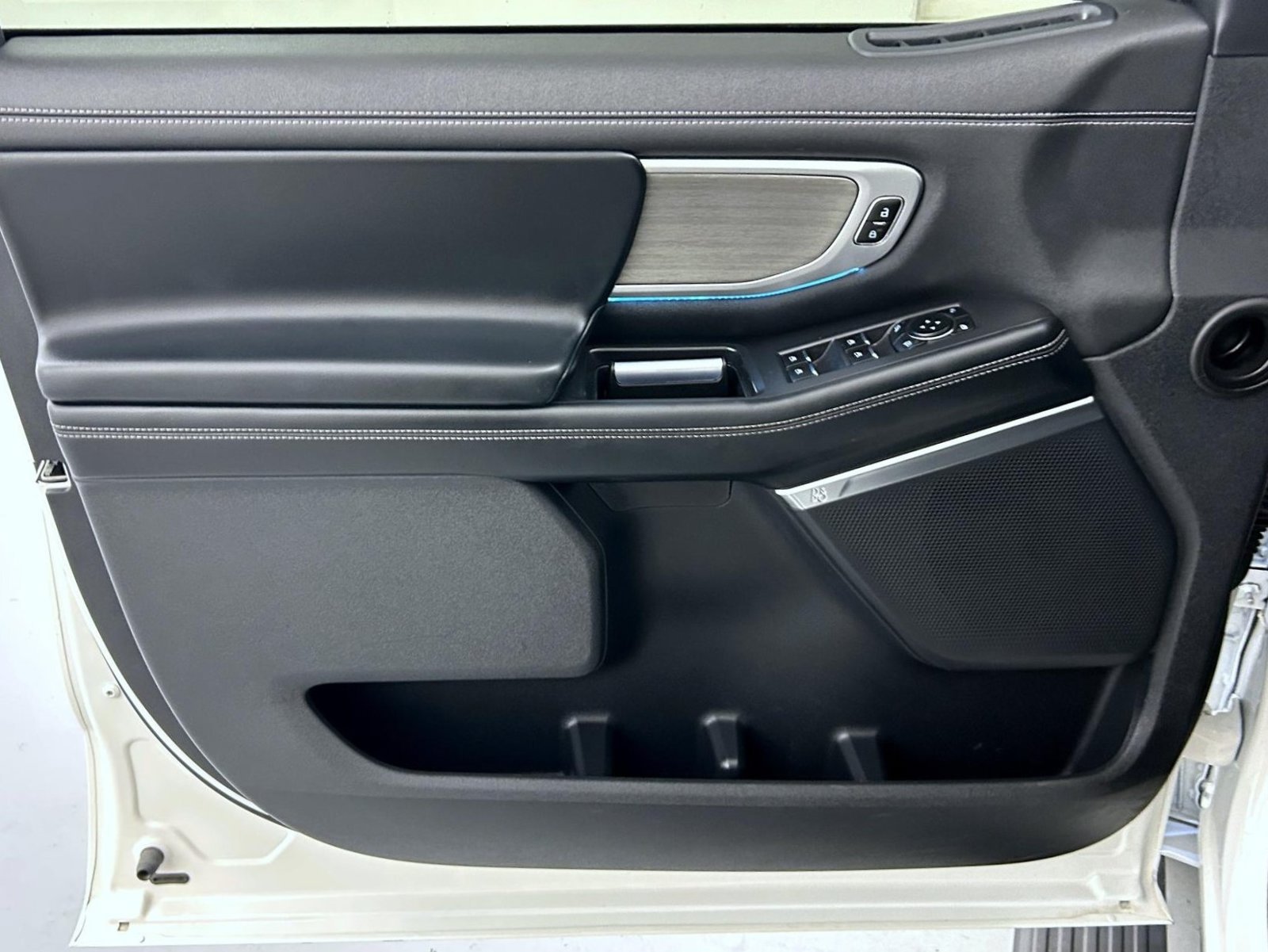 Used 2025 White Ford Platinum image 10