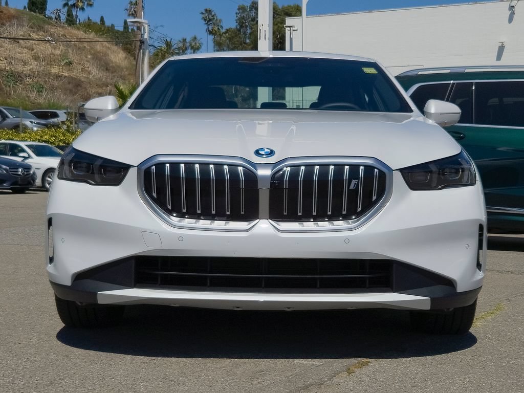 Used 2026 Mineral White Metallic BMW eDrive40 image 3