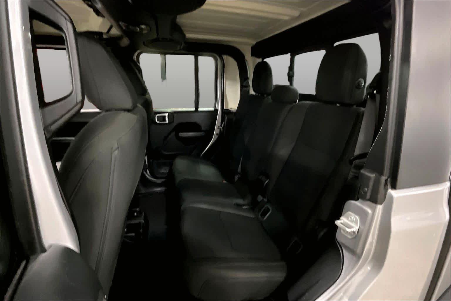 Used 2020 Billet Silver Metallic Clearcoat Jeep Sport S image 21