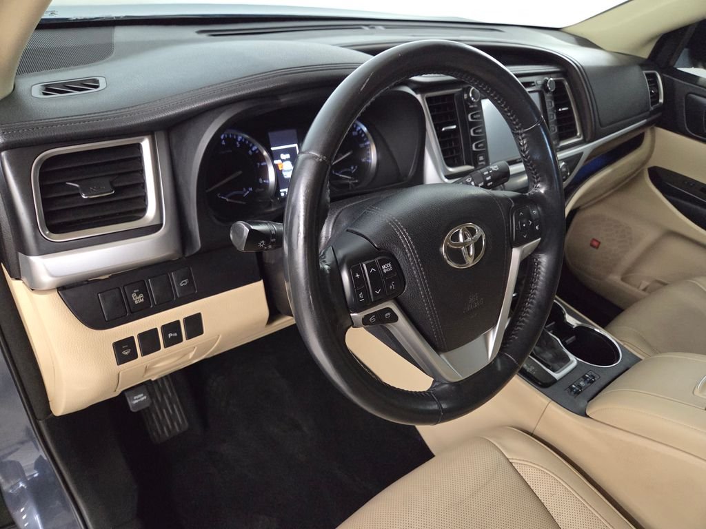 Used 2015 Blue Toyota Limited image 17