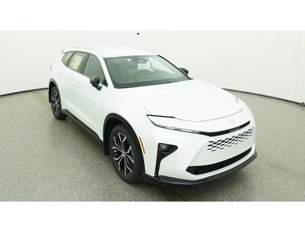 New 2026 Oxygen White Toyota XLE image 13