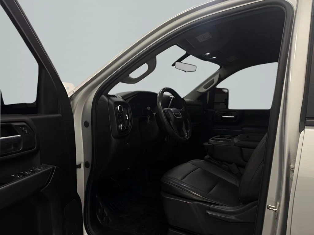 Used 2020 Silver GMC Base image 9