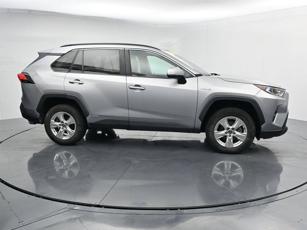 Used 2021 Silver Toyota XLE image 9