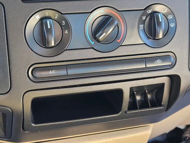 Used 2008 White Ford  image 27