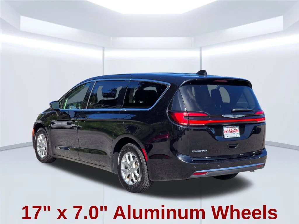 Used 2024 Black Chrysler Touring L image 17